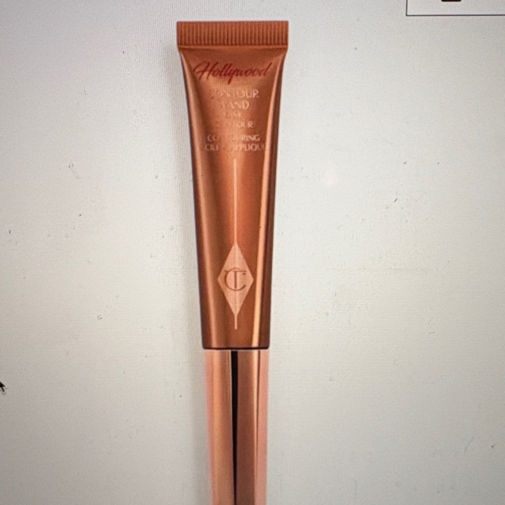 Charlotte Tilbury Hollywood Contour Wand in Brown and Gold